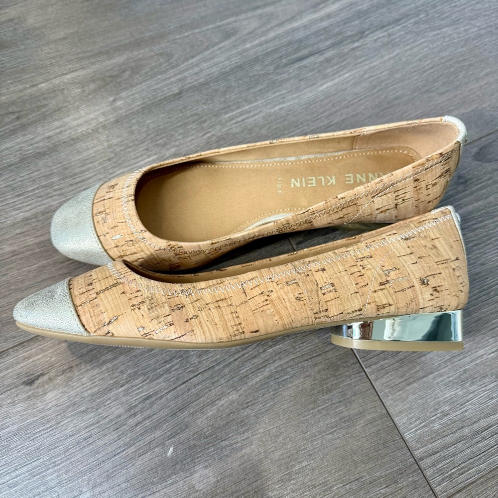 Anne Klein Cork and Gold Flats RARE